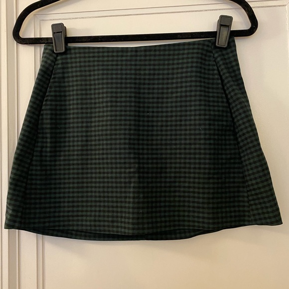 Urban Outfitters Dresses & Skirts - Urban outfitters brand black and green mini skirt. Size XSport
